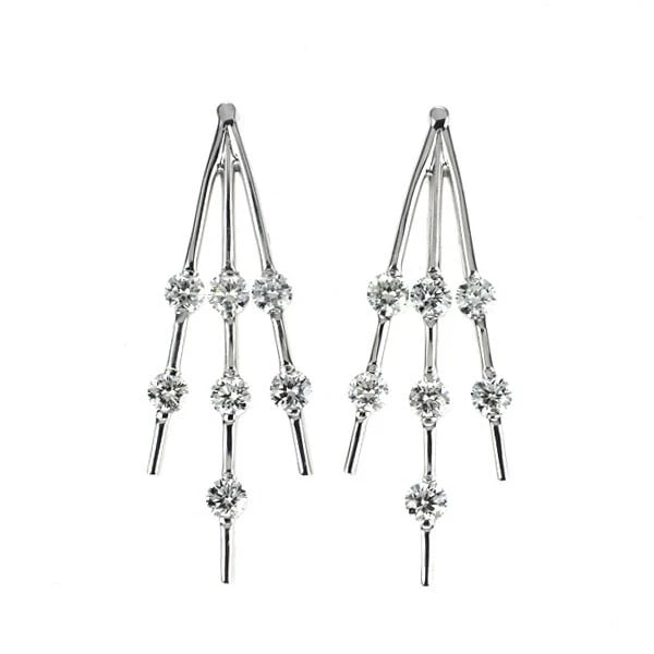 K18WG DIAMOND EARRING: K18WG diamond earring Brand: None Type: piercing Material: Metal K18WG Main Stone/Creation Natural Color: None Size: Length/Width/Diameter29.8 Width/Thickness10.3 Accessories: None