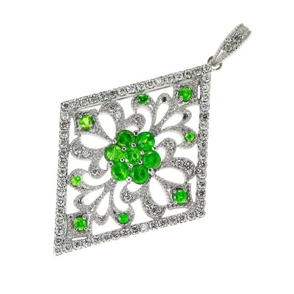 K18WG DEMANTOID GARNET DIAMOND PENDANT TOP: K18WG demantoid garnet diamond pendant top Brand: None Type: pendant top Material: Metal K18WG Main Stone/Creation garnet Color: None Size: Length/Width/Diameter39.0Width/Thickness23.7 