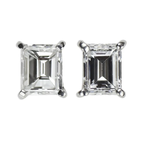 PT900 BUCKET CUT DIAMOND EARRINGS: Pt900 Bucket Cut Diamond Earrings Brand: None Type: piercing Material: Metal Pt900 Main Stone/Creation Natural Color: Platinum Size: Length/Width/Diameter4.7Width/Thickness4.1 Accessories: