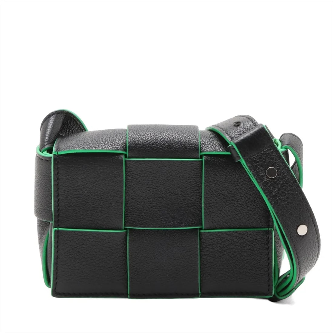 BOTTEGA VENETA MAXI INTRECCIATO CANDY CASSETTE LEATHER SHOULDER BAG: Bottega Veneta Maxi Intrecciato Candy Cassette Leather Shoulder bag Brand: Bottega Veneta Type: Shoulder bag Material: Leather Color: Black Size: Height:3.5inch Length:4.9inch Depth:1.6inch Should