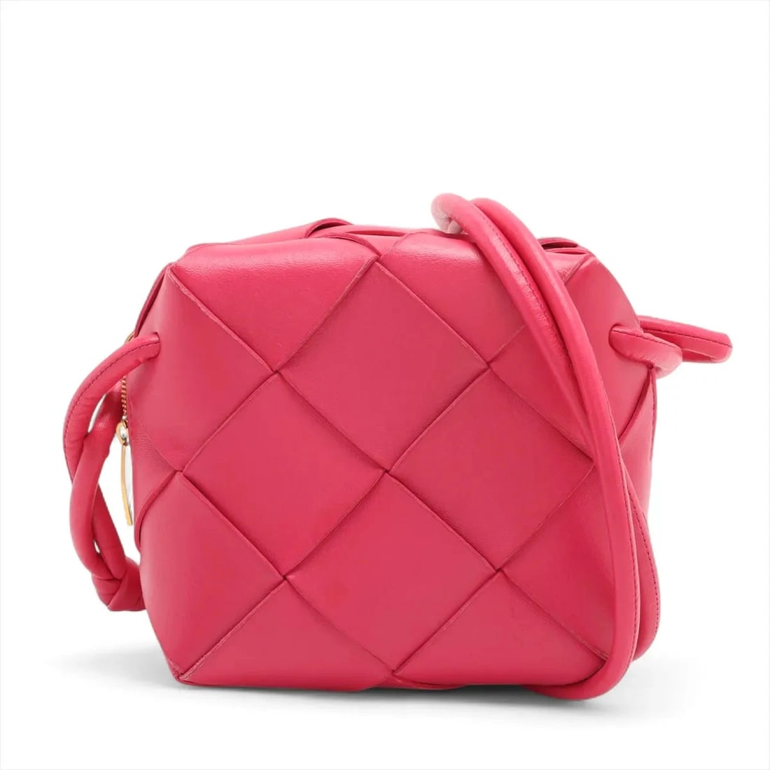 BOTTEGA VENETA MAXI INTRECCIATO MINI CASSETTE CAMERAS BAG: Bottega Veneta Maxi Intrecciato Mini Cassette cameras Bag Brand: Bottega Veneta Type: Shoulder bag Material: Leather Color: Pink Size: Height:5.5inch Length:5.9inch Depth:2.6inch Shoulder height:1