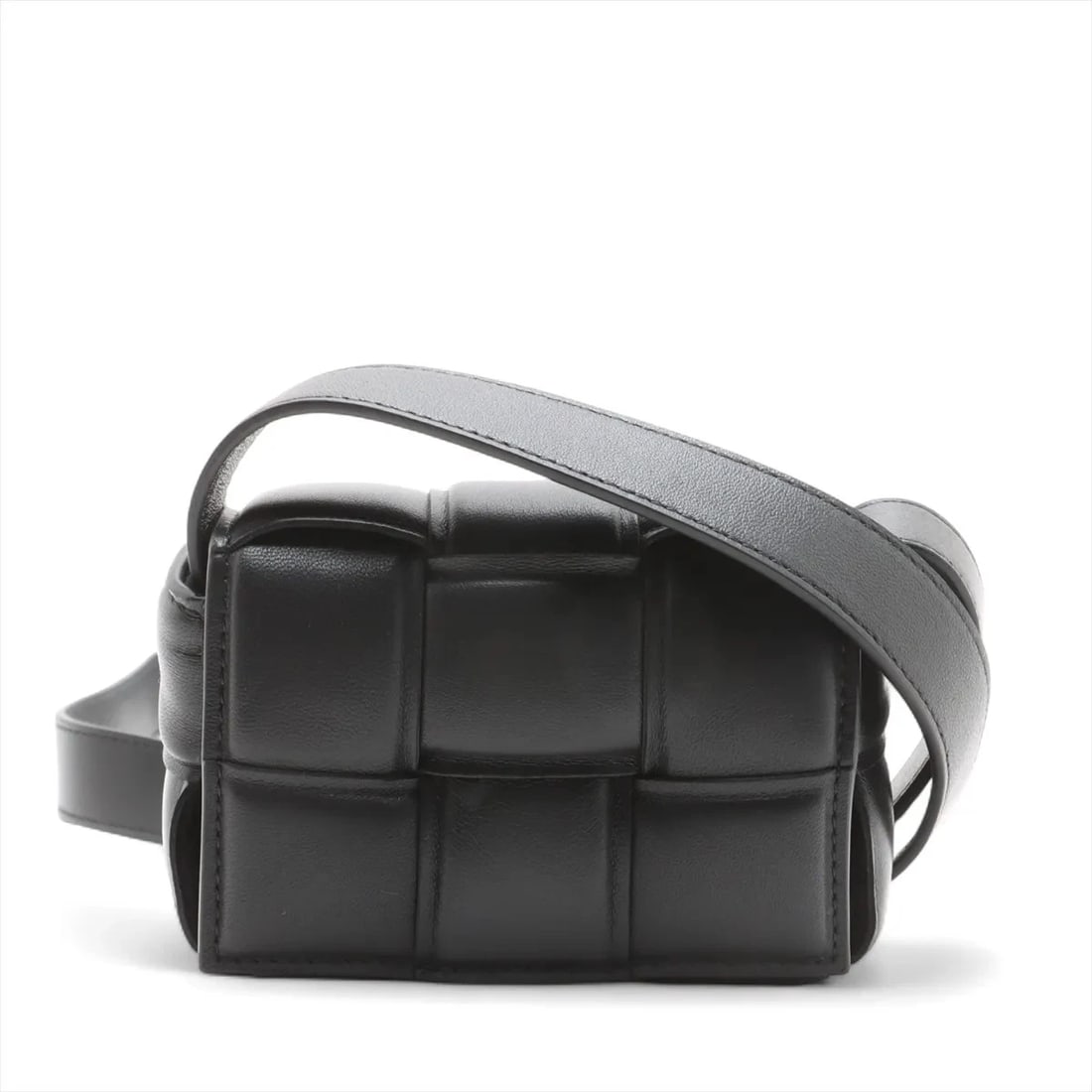 BOTTEGA VENETA MAXI INTRECCIATO CANDY PUTTED CASSETTE LEATHER SHOULDER BAG: Bottega Veneta Maxi Intrecciato candy putted Cassette Leather Shoulder bag Brand: Bottega Veneta Type: Shoulder bag Material: Leather Color: Black Size: Height:3.9inch Length:4.9inch Depth:1.8inch