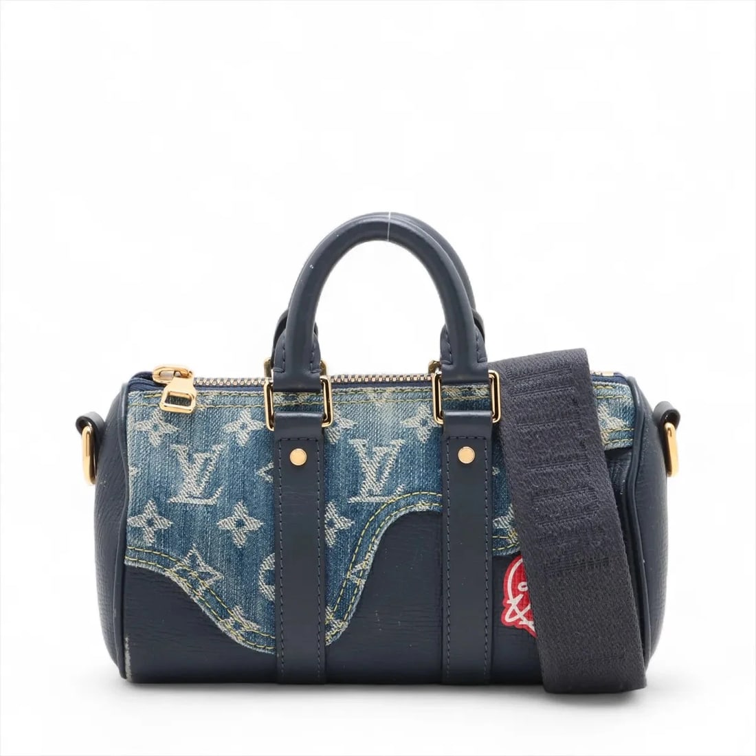 LOUIS VUITTON X NIGO MONOGRAM DENIM X TAURILLON: Louis Vuitton x NIGO Monogram Denim x Taurillon Brand: Louis Vuitton x NIGO Type: Hand bag Material: Monogram Denim x Taurillon Color: Blue Size: Height:4.9inch Length:8.5inch Depth:3.5inch Handle
