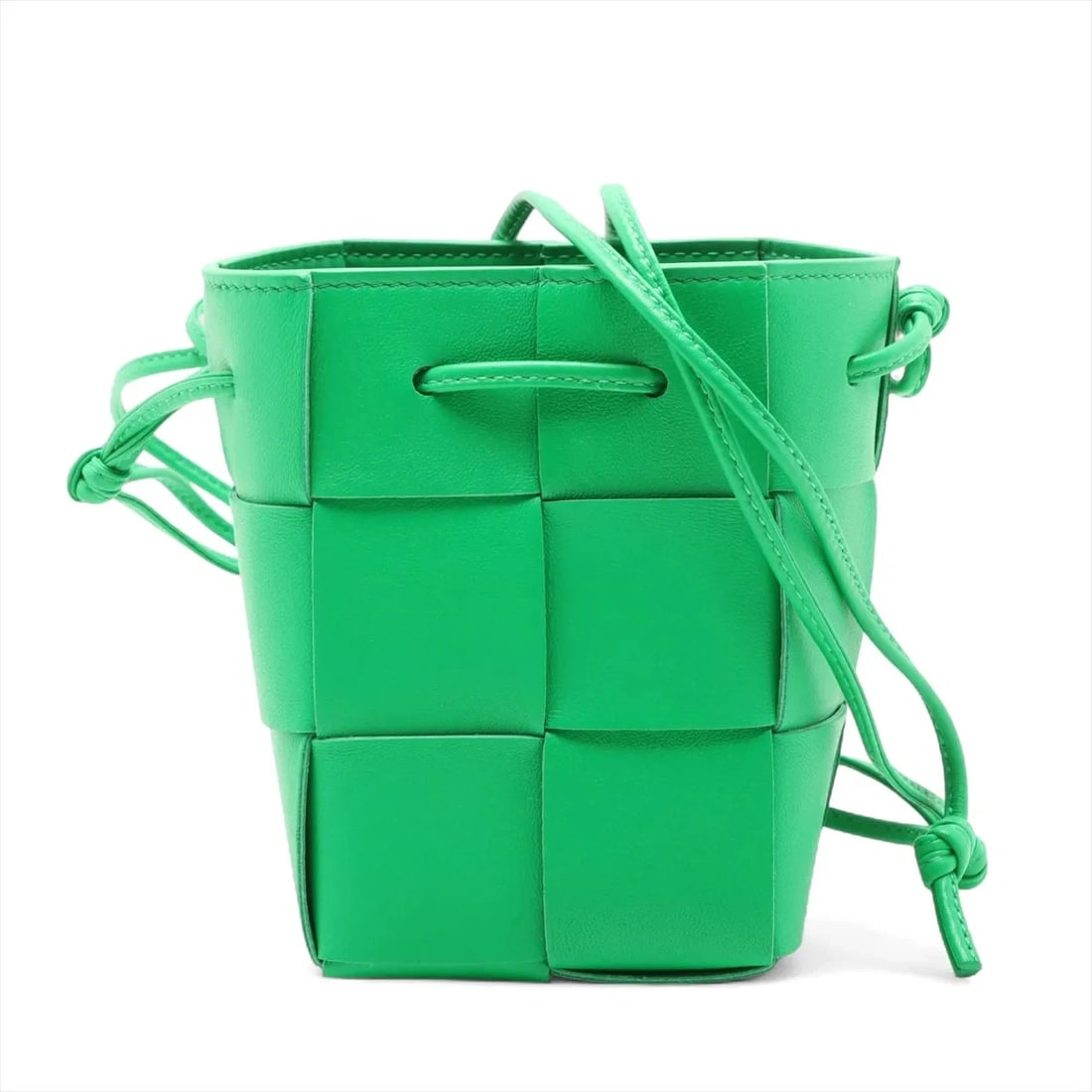 BOTTEGA VENETA MAXI INTRECCIATO CASSETTE MINI CROSSBODY BAG: Bottega Veneta Maxi Intrecciato Cassette Mini crossbody bag Brand: Bottega Veneta Type: Shoulder bag Material: Leather Color: Green Size: Height:5.5inch Length:3.3inch Depth:3.3inch Shoulder heigh