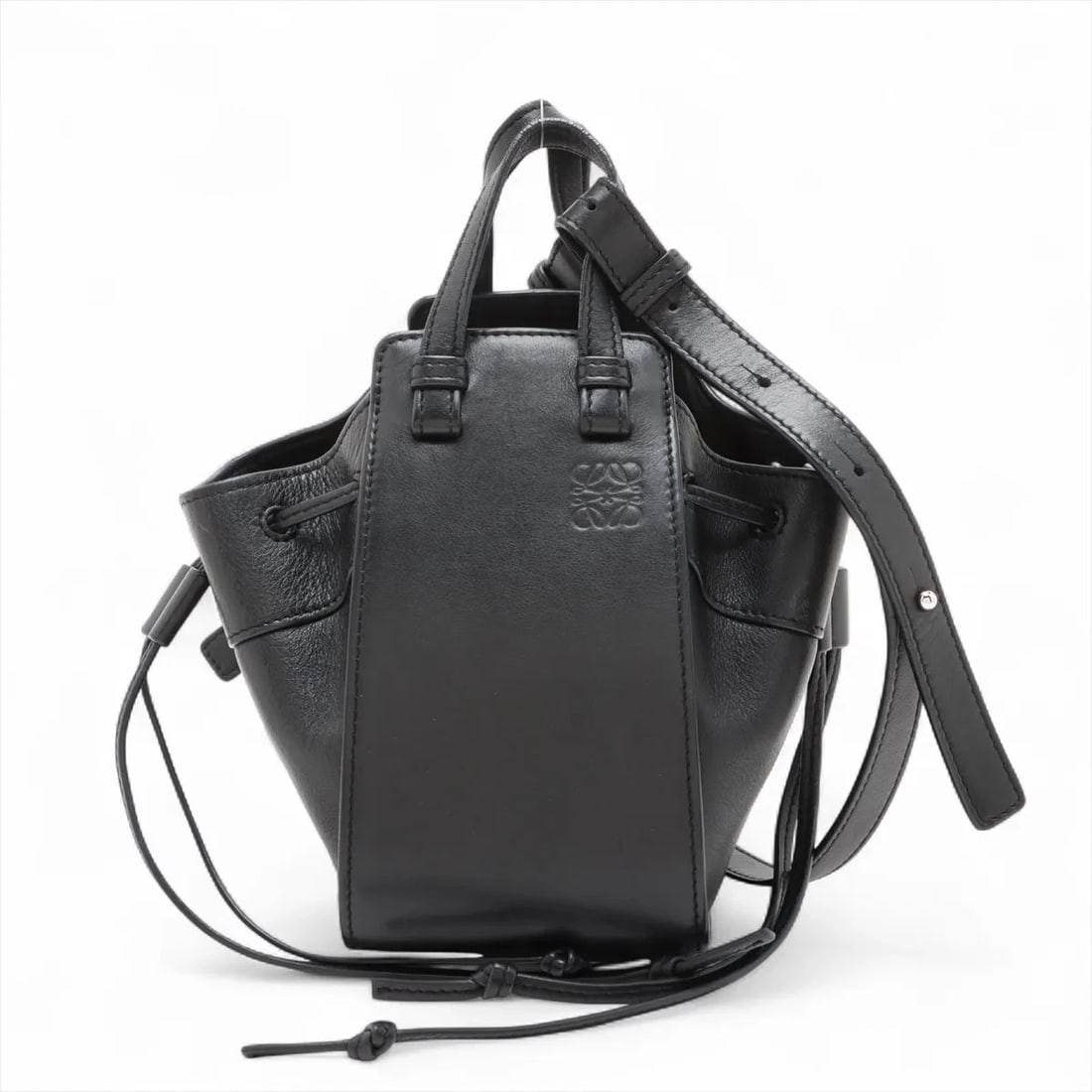 LOEWE HAMMOCK DRAWSTRING MINI LEATHER 2 WAY HANDBAG BLCK: Loewe Hammock Drawstring mini Leather 2 Way Handbag Blck Brand: Loewe Type: Hand bag Material: Leather Color: Black Size: Height:7.5inch Length:3.9inch Depth:6.7inch Handle height:2.4inch Shoulder