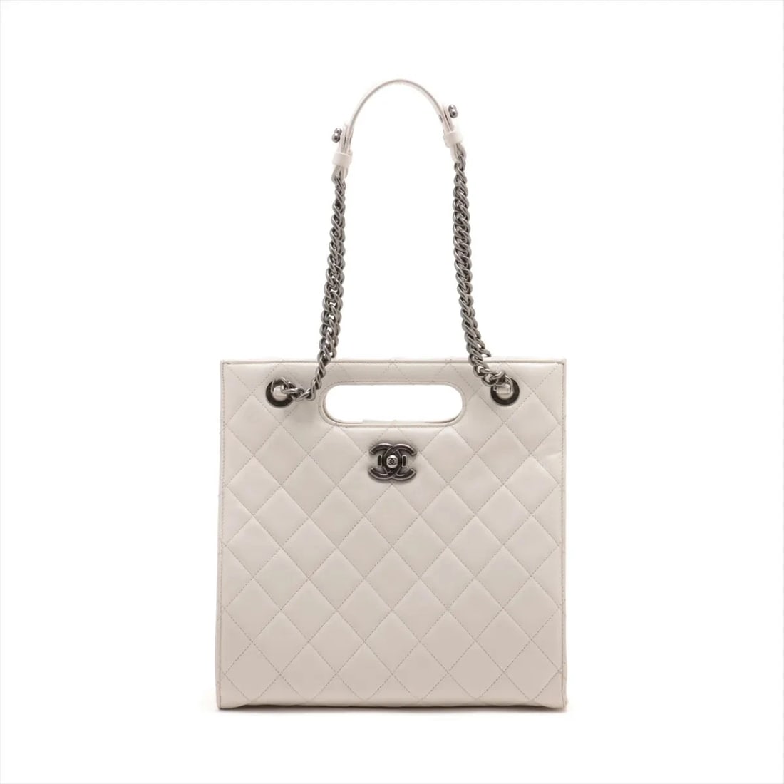 CHANEL MATELASSE LEATHER CHAIN TOTE BAG: Chanel Matelasse Leather Chain Tote Bag Brand: Chanel Type: Tote bag Material: Leather Color: White Size: Height:11.0inch Length:11.4inch Depth:5.1inch Handle height:1.4inch Shoulder height:10.0in