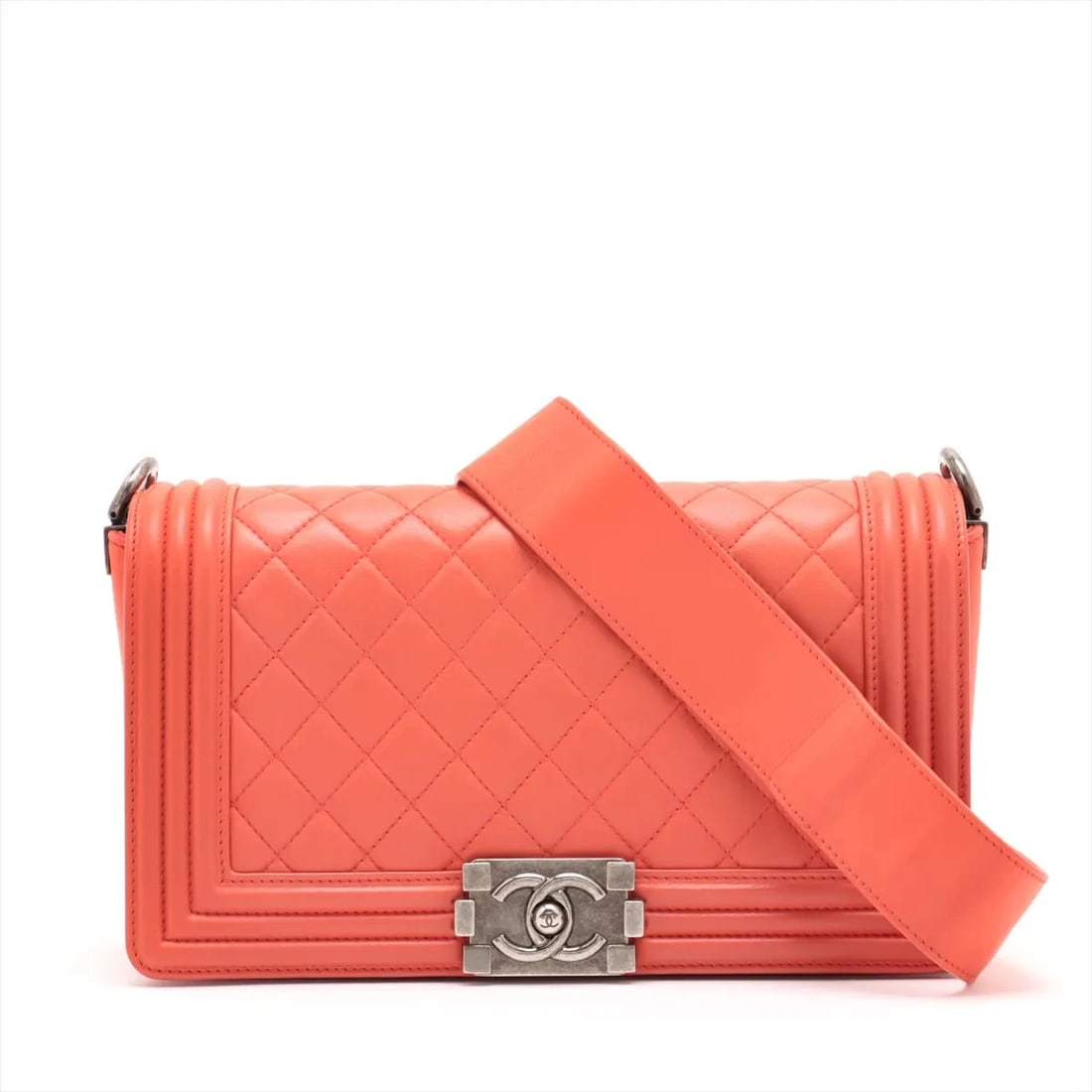 CHANEL BOY 25 LAM CHAIN SHOULDER BAG: Chanel BOY 25 Lam Chain Shoulder Bag Brand: Chanel Type: Shoulder bag Material: Lam Color: Red Size: Height:5.9inch Length:9.8inch Depth:2.8inch Shoulder height:25.6inch Accessories: None