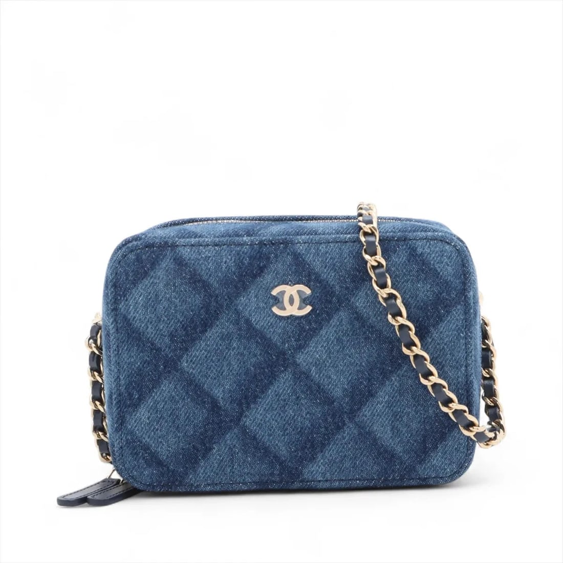 CHANEL MATELASSE DENIM CHAIN SHOULDER BAG BLUE GOLD: Chanel Matelasse Denim Chain Shoulder Bag Blue Gold Brand: Chanel Type: Shoulder bag Material: Denim Color: Blue Size: Height:3.9inch Length:5.7inch Depth:2.6inch Shoulder height:21.1inch 