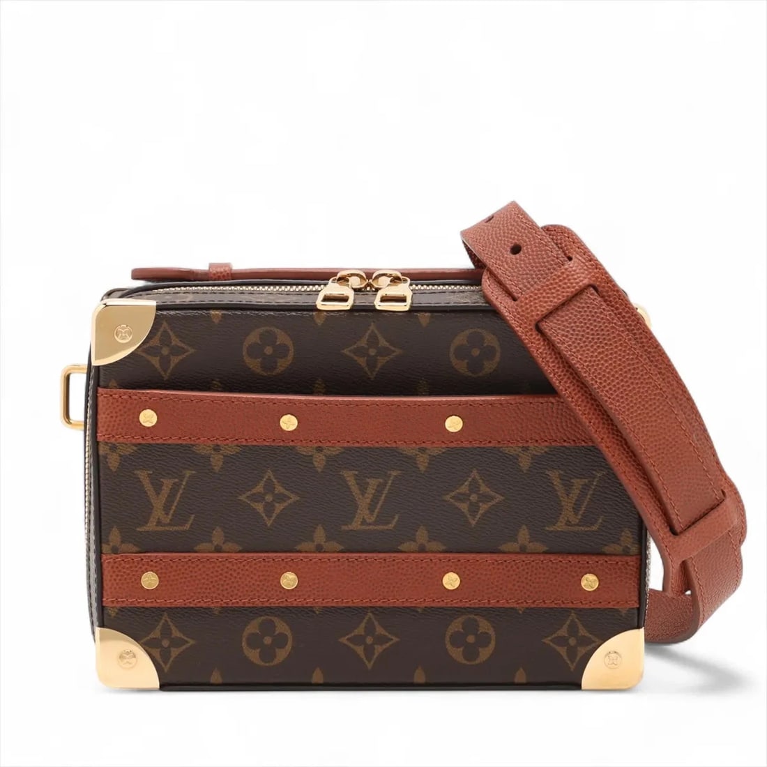 LOUIS VUITTON X NBA MONOGRAM HANDLE SOFT TRUNK: Louis Vuitton x NBA Monogram handle Soft Trunk Brand: Louis Vuitton x NBA Type: Shoulder bag Material: Monogram Color: Brown Size: Height:5.9inch Length:8.5inch Depth:2.8inch Handle