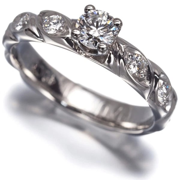 CHAUMET RING DIAMOND TORSADE DE CHAUMET SOLITAIRE: CHAUMET Ring Diamond Torsade de Chaumet Solitaire Brand: CHAUMET Type: Ring Material: 950 / Platinum Main Stone/Creation Natural Color: None Size: US 4.5 Accessories: None Accessories Noti