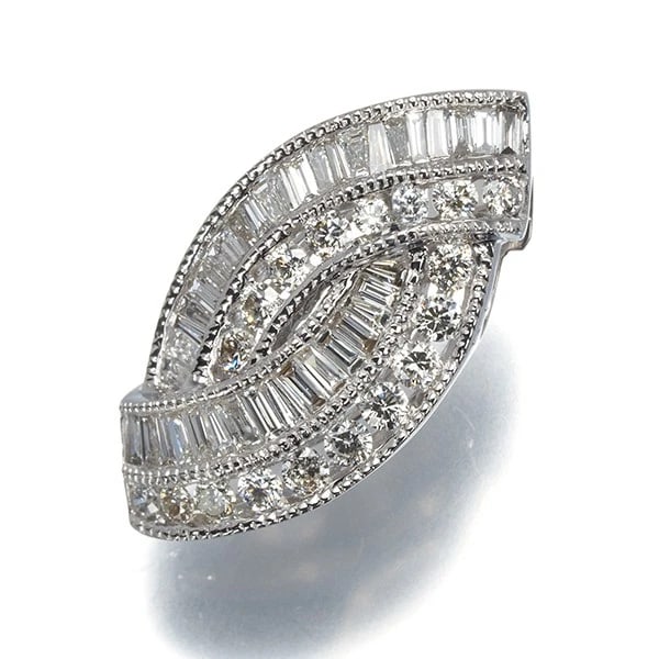 DIAMOND MILGRAIN PENDANT 18K 750 WHITE GOLD: Diamond Milgrain Pendant 18K 750 White Gold Brand: Unbranded Type: Pendant Material: 18K / 750 / White Gold Main Stone/Creation Natural Color: None Size: Design size: 20.8 x 10.3mm Bail inner diam