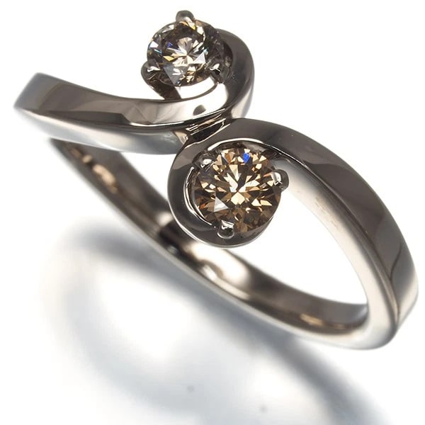 KASHIKEY RING DIAMOND FLOAT 18K 750 BROWN GOLD: KASHIKEY Ring Diamond Float 18K 750 Brown Gold Brand: KASHIKEY Type: Ring Material: 18K / 750 / Rose Gold Main Stone/Creation Natural Color: None Size: US 5.75-6 Accessories: None Accessor