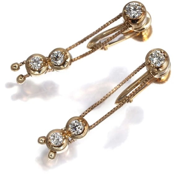 TASAKI EARRINGS DIAMOND TRILOGY 3P 18K 750 YELLOW GOLD: TASAKI Earrings Diamond Trilogy 3P 18K 750 Yellow Gold Brand: TASAKI Type: Earrings Material: 18K / 750 / Yellow Gold Main Stone/Creation Natural Color: None Size: Design size: 35.7 x 5.3mm Acces