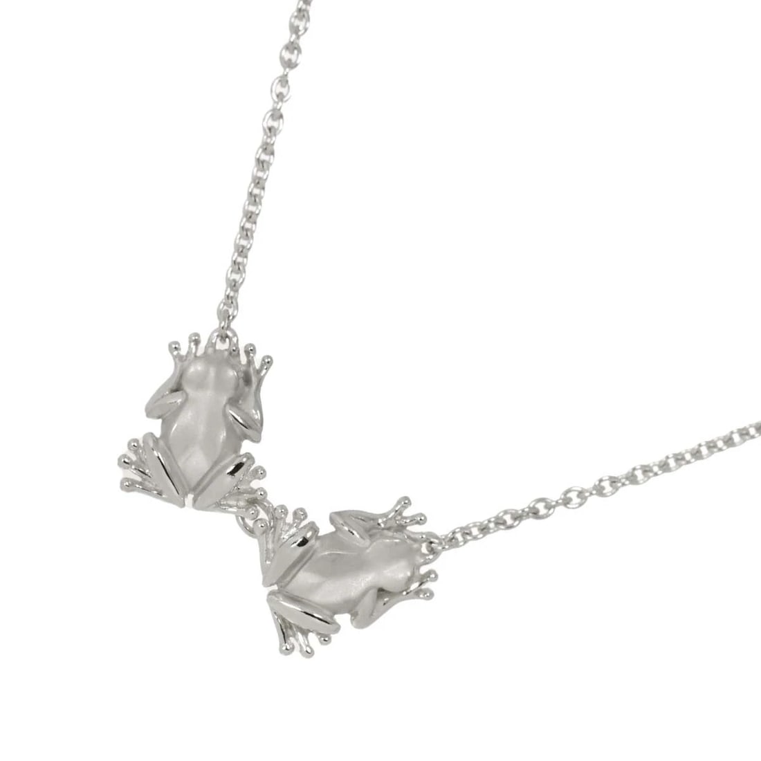 CARRERA Y CARRERA FROG MOTIF NECKLACE 18K WG 750: Carrera y Carrera Frog motif Necklace 18K WG 750 Brand: Carrera y Carrera Type: Necklace Material: 18K White Gold Color: White Gold Size: internal circumference of the chain: 17.7inch Top Charm(ma