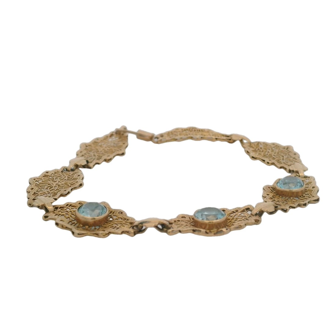 LATE ART DECO 14KT YELLOW GOLD FILIGREE LINK BRACELET: Late Art Deco 14kt Yellow Gold Filigree Link Bracelet Brand: Unbranded Type: Bracelet Material: Yellow Gold 14k Main Stone/Creation Natural Color: Yellow Size: Length - 7.4" Width - 12.8mm 