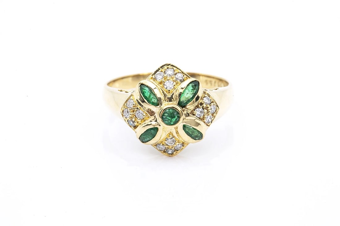 VINTAGE MARQUISE EMERALD & DIAMOND COCKTAIL RING: Vintage Marquise Emerald & Diamond Cocktail Ring Brand: Unbranded Type: Ring Material: Yellow Gold 18k Main Stone/Creation Natural Color: Color White Size: 7 US Accessories: None Accessories