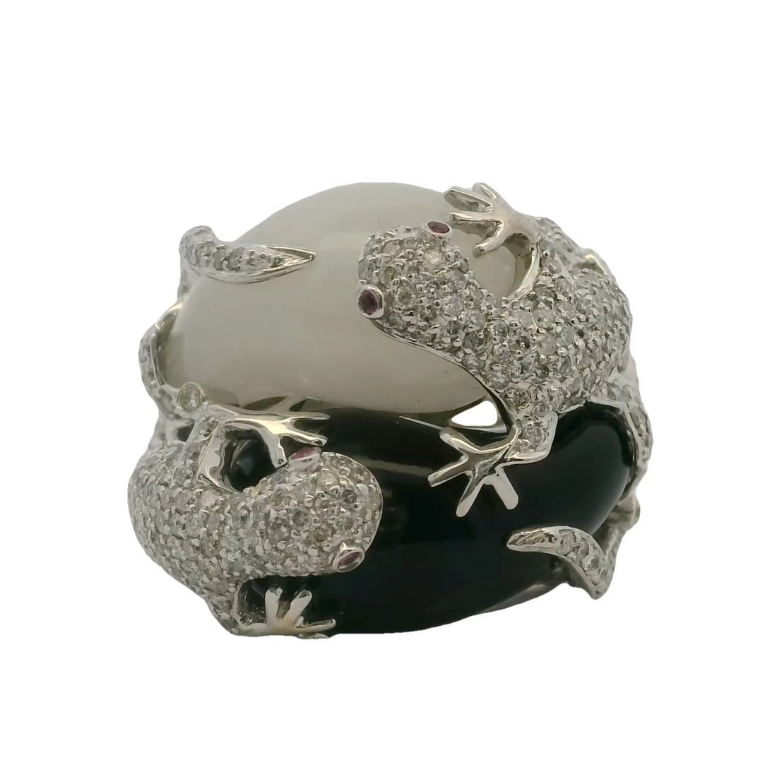 UNIQUE 18KT WHITE GOLD STATEMENT RING DIAMOND: Unique 18kt White Gold Statement Ring Diamond Brand: Unbranded Type: Ring Material: White Gold 18k Main Stone/Creation Natural Color: White Size: 9 US Accessories: None Accessories Notice: