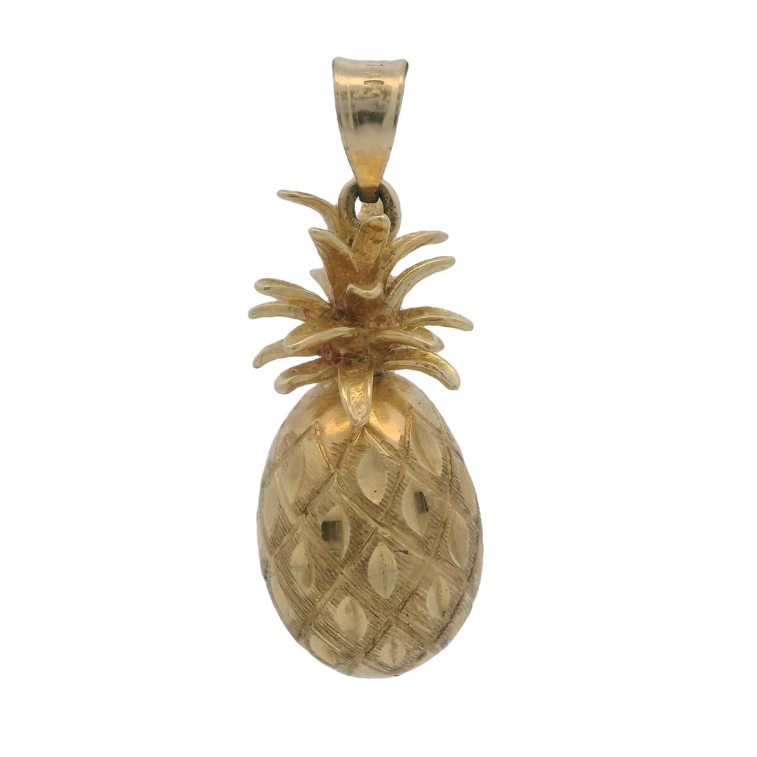 VINTAGE SOLID DETAILED PINEAPPLE PENDANT CHARM: Vintage Solid Detailed Pineapple Pendant Charm Brand: I.S. Type: Charm Material: Yellow Gold 14k Color: Yellow Size: Length x Width of Pendant - 1.1x0.5" Accessories: None Accessories Noti