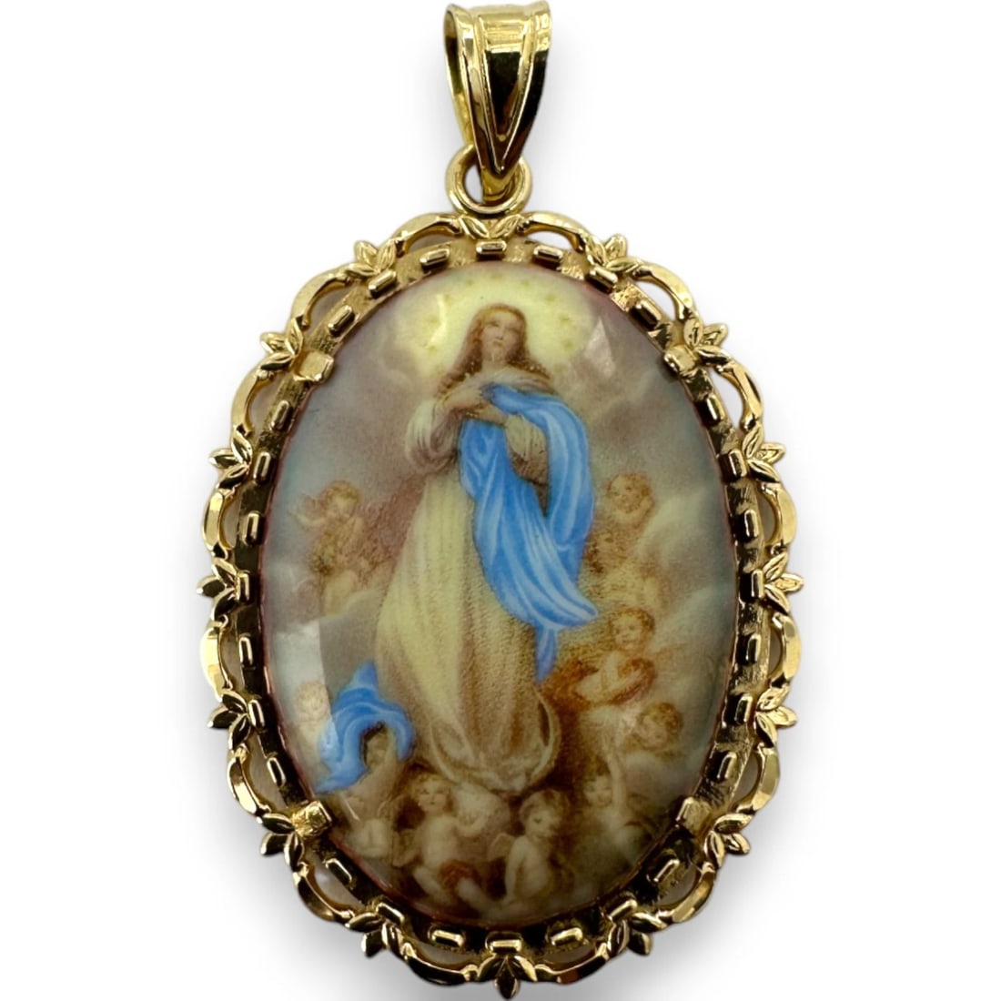 MICHAEL ANTHONY 14KT GOLD RELIGIOUS PENDANT CHARM: Michael Anthony 14kt Gold Religious Pendant Charm Brand: Michael Anthony Type: Charm Material: Yellow Gold 14k Color: Yellow Size: Length x Width - 0.87" x 0.5" Accessories: None Accessori