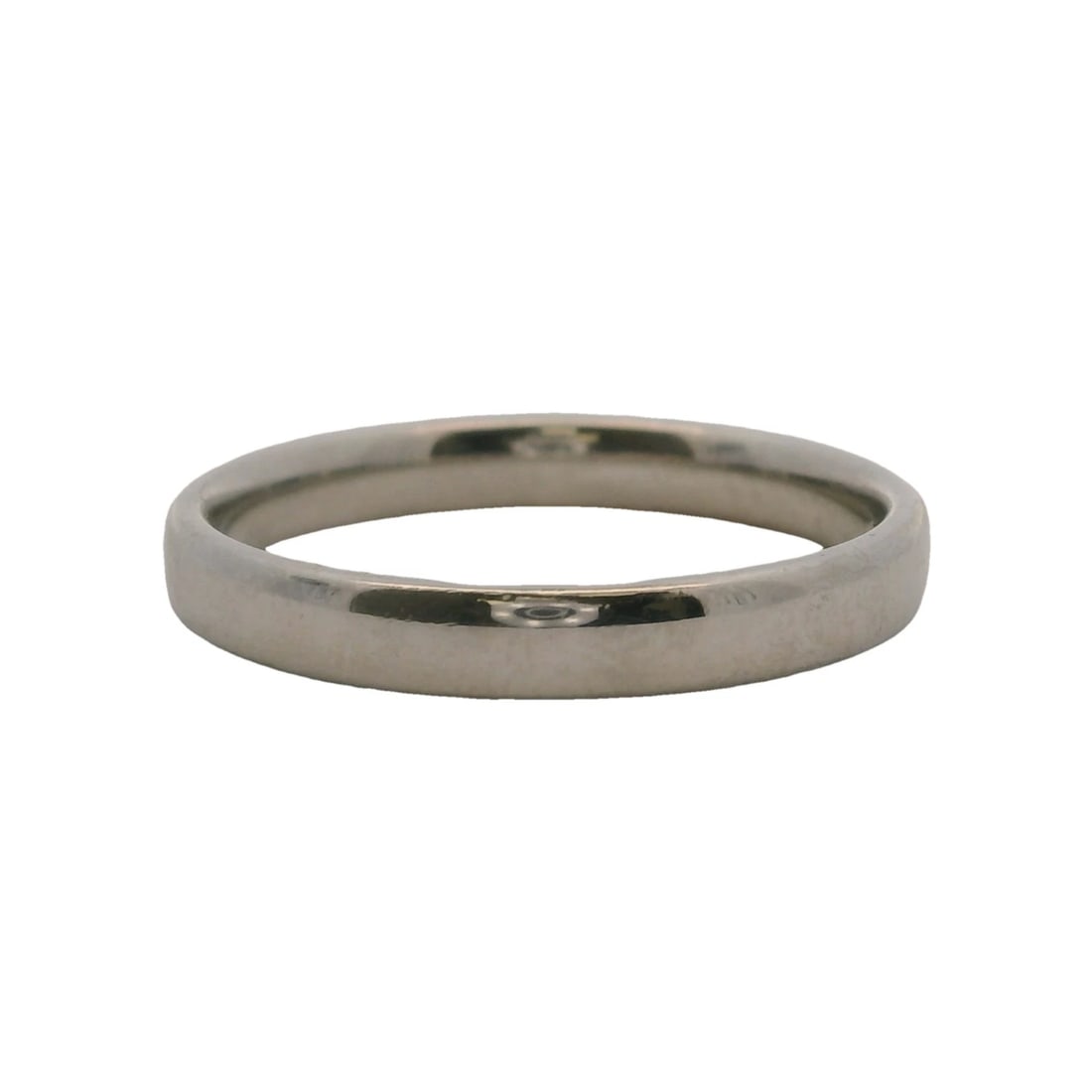DE BEERS DB CLASSIC BAND IN PLATINUM RING: De Beers DB Classic Band in Platinum Ring Brand: De Beers Type: Ring Material: Platinum 950 Color: Platinum Size: 7.5 US Accessories: None Accessories Notice: When purchasing pre-owned goods,