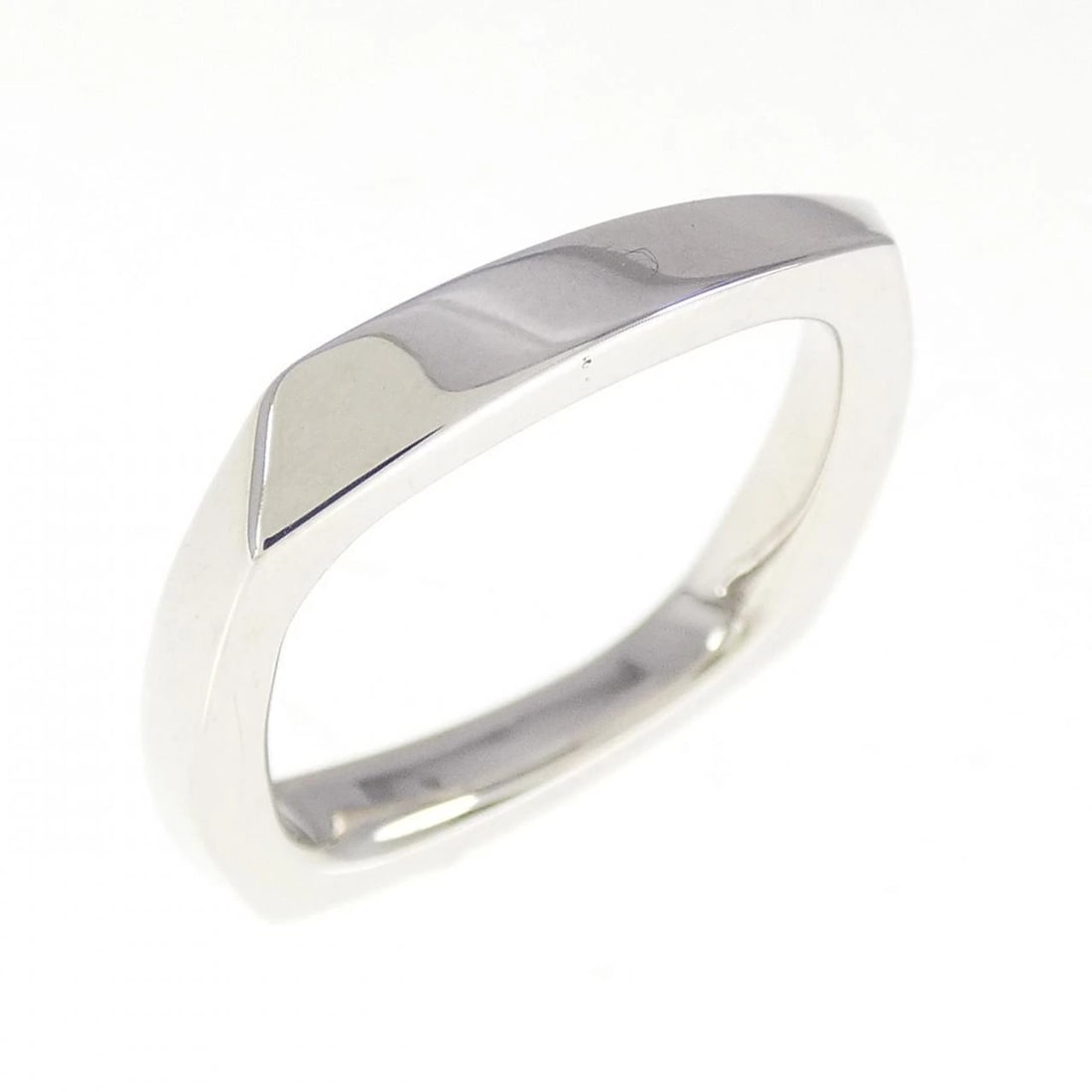 TIFFANY & CO. TORQUE NARROW RING: Tiffany & Co. torque narrow Ring Brand: Tiffany Type: Ring Material: 750 White Gold Color: White Gold Size: 4-4.5 (US size) Accessories: None Accessories Notice: When purchasing pre-owned