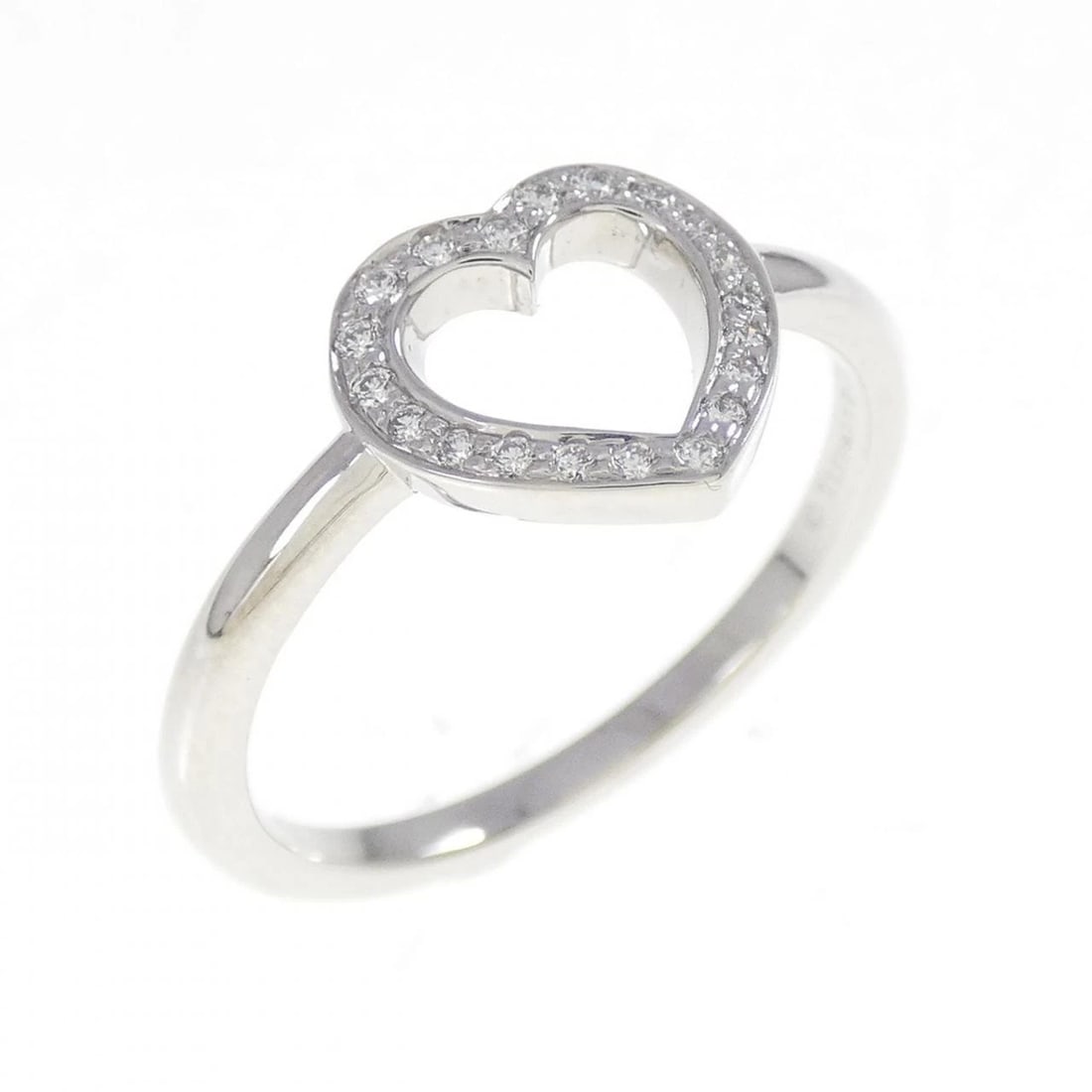 TIFFANY & CO. SENTIMENTAL OUTLINE RING: Tiffany & Co. sentimental outline Ring Brand: Tiffany Type: Ring Material: Platinum 950 Main Stone/Creation Natural Color: Platinum Size: 6-6.5 (US size) Accessories: None Accessories Notice: