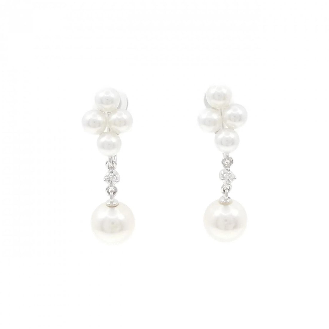 MIKIMOTO AKOYA PEARL EARRINGS: MIKIMOTO Akoya Pearl Earrings Brand: MIKIMOTO Type: Earrings Material: K18 White Gold Main Stone/Creation Akoya Pearl Color: White Gold Size: HxW: 25.0mmx7.3mm Accessories: None Accessories