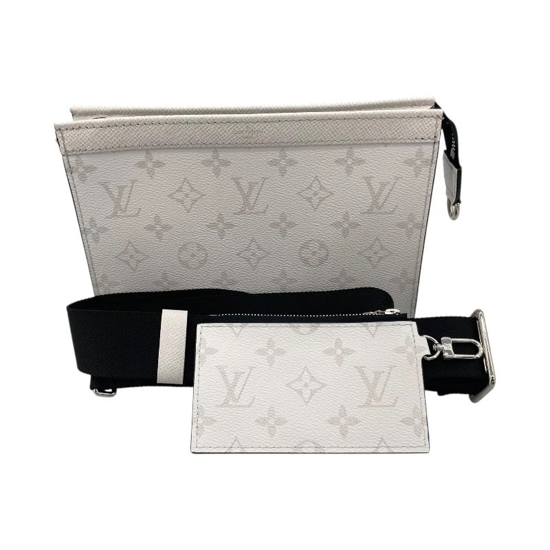 LOUIS VUITTON GASTON WEARABLE WALLET SHOULDER BAG: LOUIS VUITTON gaston wearable wallet Shoulder Bag Brand: LOUIS VUITTON Type: Shoulder Bag Material: Taigalama Color: white Size: W8.7 x H5.7x D1.8inch Shoulder:28.0inch Accessories: None A