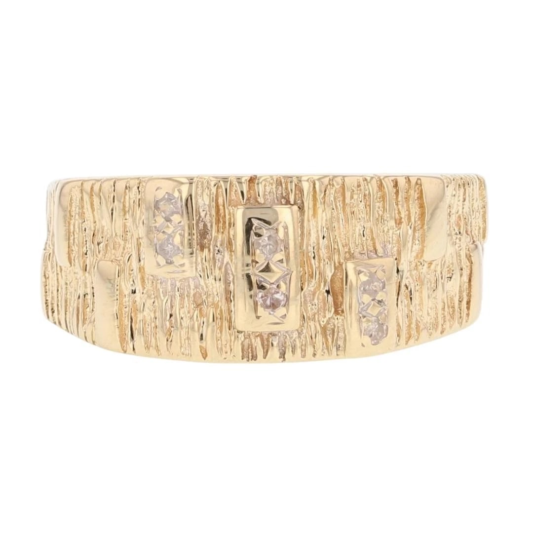 ROUND CUT DIAMOND TEXTURED PATTERN BAND RING (1 of 2)