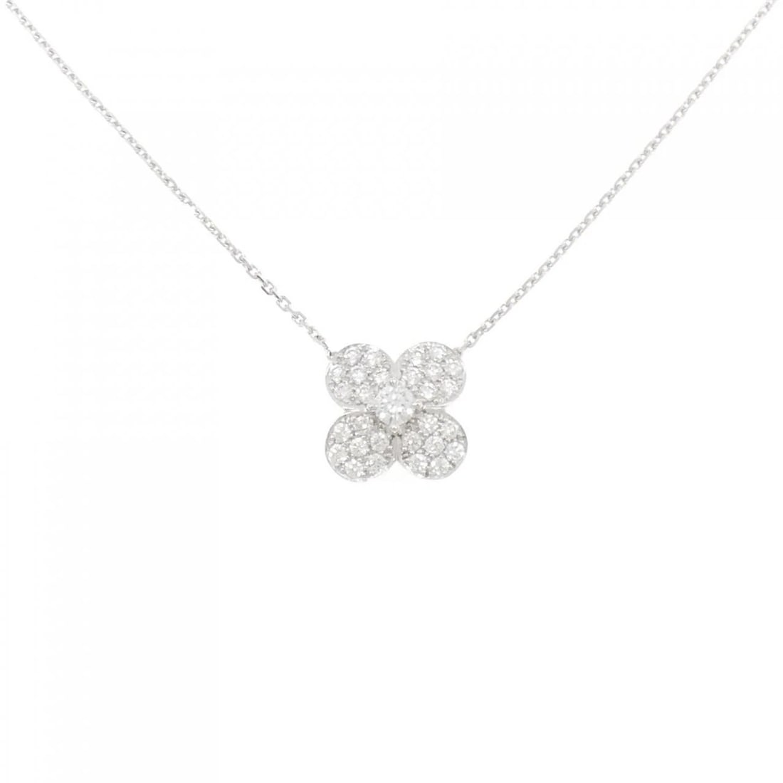 VAN CLEEF & ARPELS TREFLE NECKLACE: Van Cleef & Arpels Trefle Necklace Brand: Van Cleef & Arpels Type: Necklace Material: 750 White Gold Main Stone/Creation Natural Color: White Gold Size: 38 43cm Accessories: None Accessori