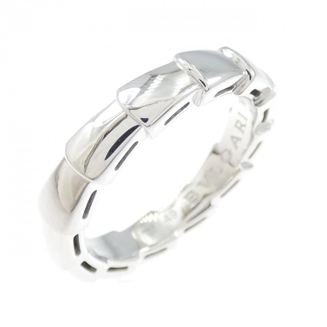 BVLGARI SERPENTI RING: BVLGARI Serpenti Ring Brand: BVLGARI Type: Ring Material: 750 White Gold Color: White Gold Size: 5 (US size) (49) Accessories: None Accessories Notice: When purchasing pre-owned goods, ple