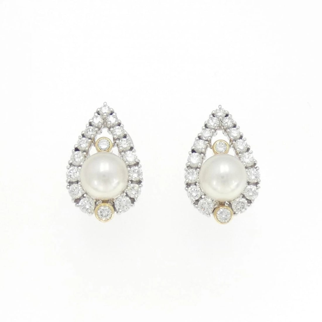 MIKIMOTO AKOYA PEARL EARRINGS 8.2MM: MIKIMOTO Akoya Pearl Earrings 8.2mm Brand: MIKIMOTO Type: Earrings Material: K18 White Gold K18 Yellow Gold Main Stone/Creation Akoya Pearl Color: White Gold , Yellow Gold Size: ActualSize HxW: 22