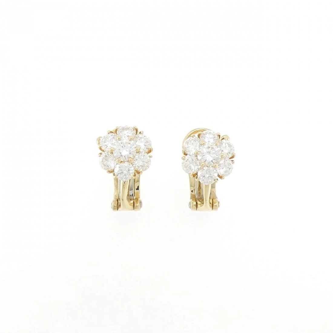 VAN CLEEF & ARPELS SNOW FLAKE EARRINGS: Van Cleef & Arpels Snow Flake Earrings Brand: Van Cleef & Arpels Type: Earrings Material: 750 Yellow Gold Main Stone/Creation Natural Color: Yellow Gold Size: ActualSize HxW: 14.3mmx8.8mm Accesso