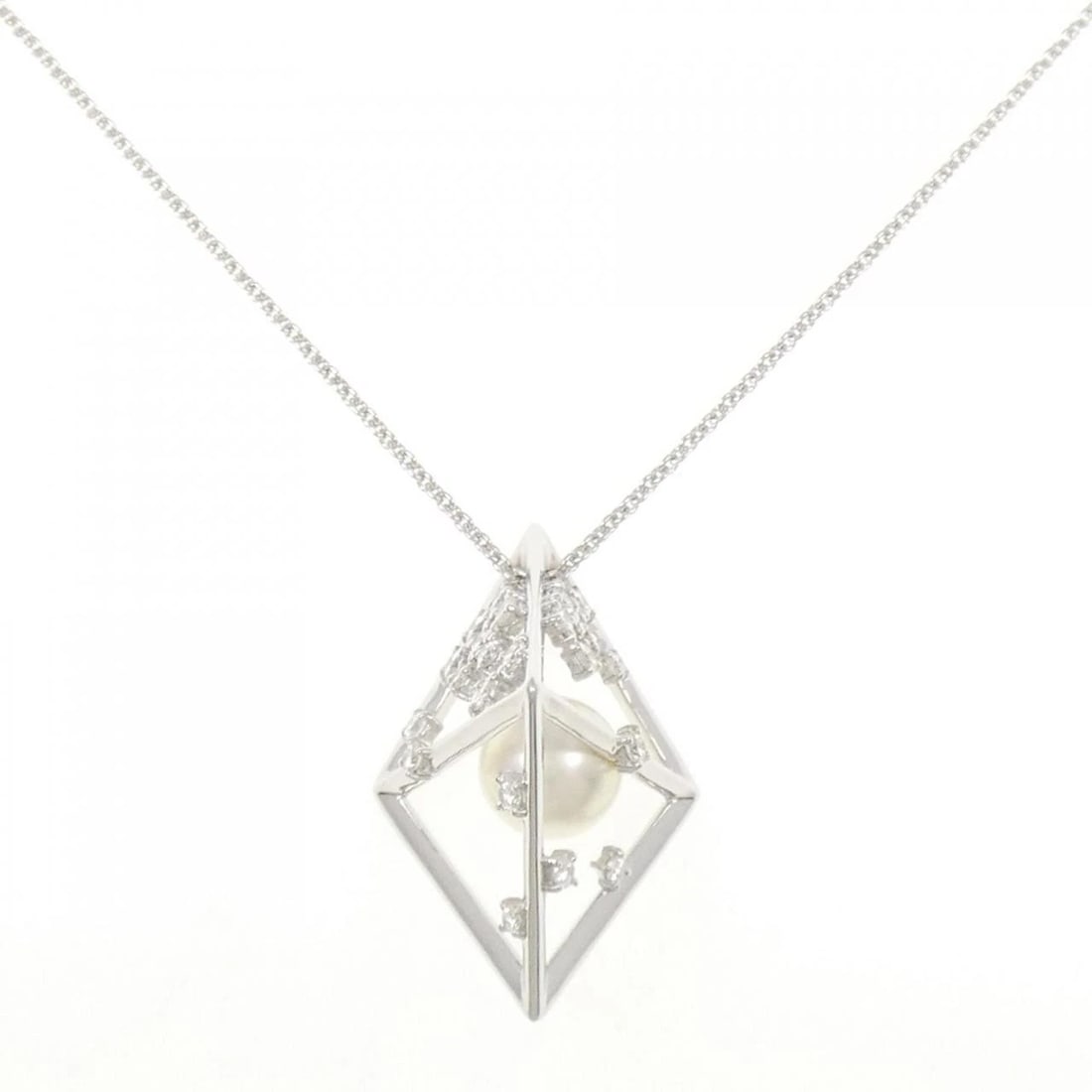 MIKIMOTO AKOYA PEARL NECKLACE: MIKIMOTO Akoya Pearl Necklace Brand: MIKIMOTO Type: Necklace Material: K18 White Gold Main Stone/Creation Akoya Pearl Color: White Gold Size: 50cm Accessories: None Accessories Notice: Whe