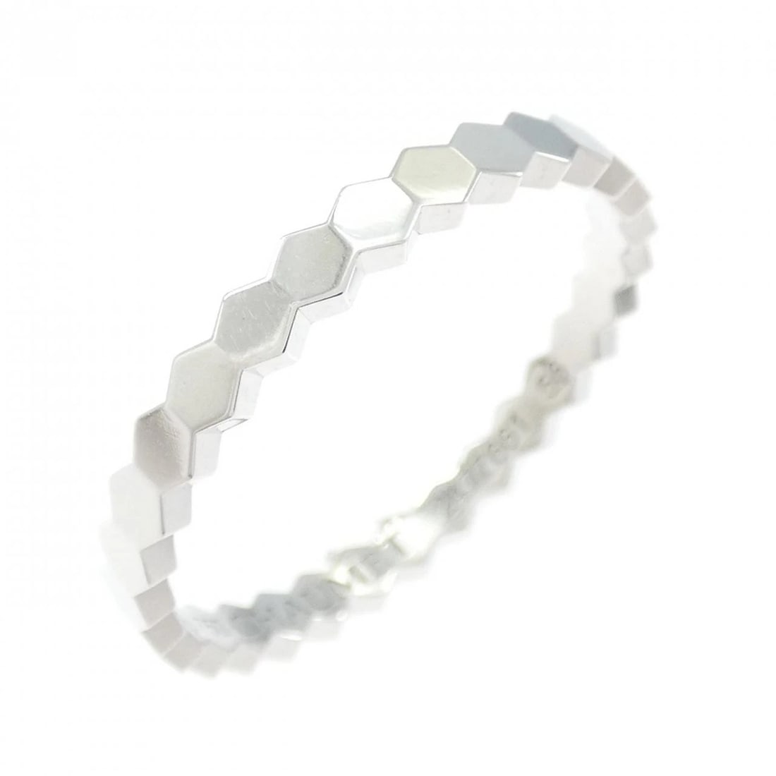 CHAUMET BEE MY LOVE RING: CHAUMET Bee My Love Ring Brand: CHAUMET Type: Ring Material: 750 White Gold Color: White Gold Size: 8 (US size) (56) Accessories: None Accessories Notice: When purchasing pre-owned goods,