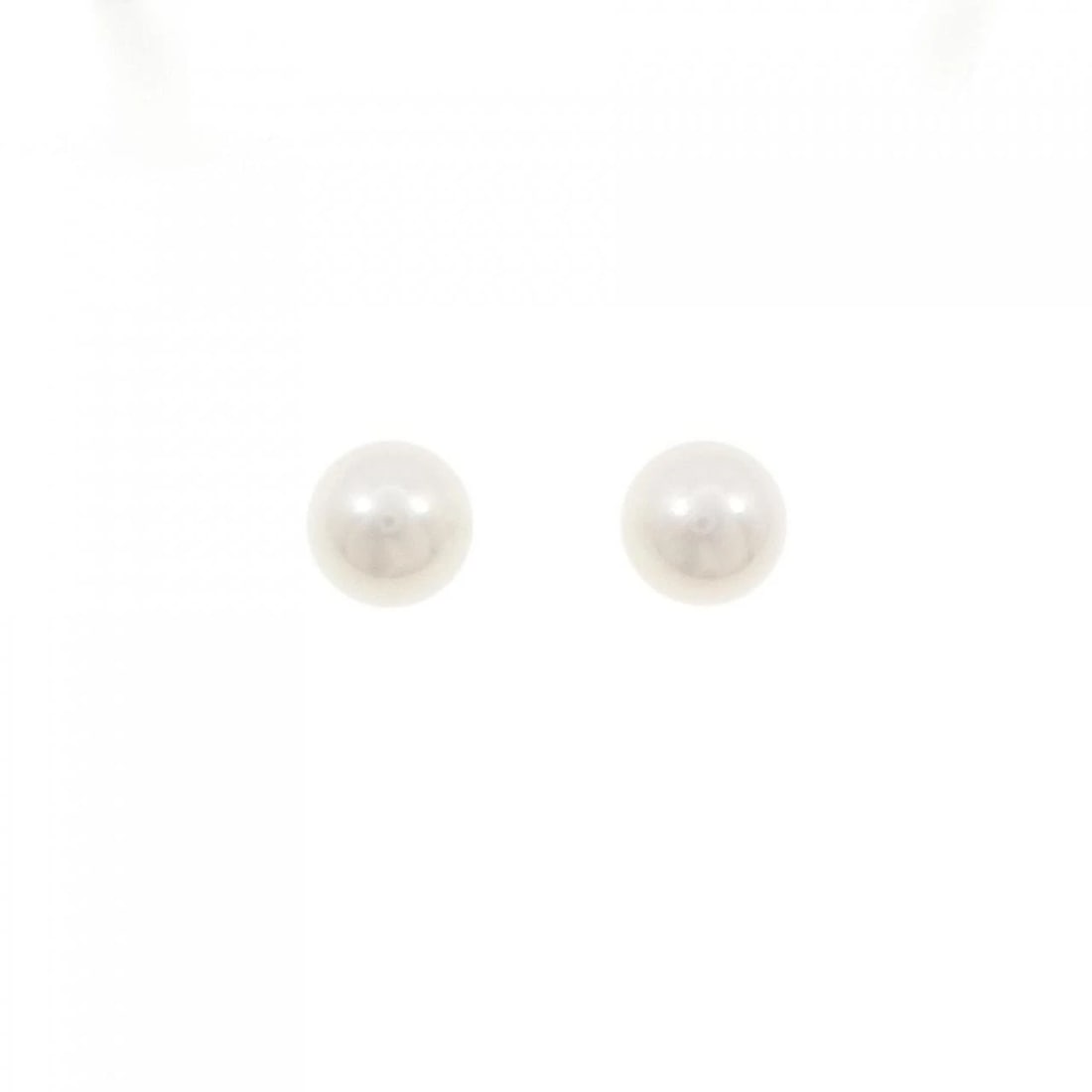 MIKIMOTO AKOYA PEARL EARRINGS: MIKIMOTO Akoya Pearl Earrings Brand: MIKIMOTO Type: Earrings Material: * K18WG Main Stone/Creation Akoya Pearl Color: White Gold Size: ActualSize Diameter: 8.0mm Accessories: None Accessor