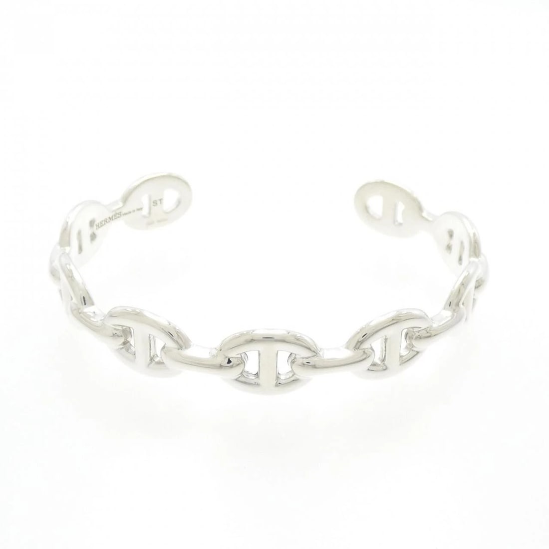 HERMES CHAINE D'ANCRE ANSCHNE BANGLE: HERMES Chaine d'Ancre Anschne Bangle Brand: HERMES Type: Bracelet Material: 925 Silver Color: Silver Size: 16.5cm Accessories: None Accessories Notice: When purchasing pre-owned goods, please