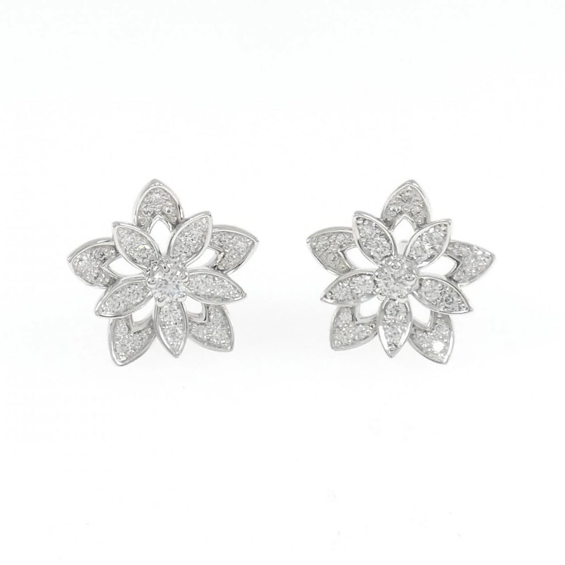 VAN CLEEF & ARPELS LOTUS MINI EARRINGS: Van Cleef & Arpels Lotus mini Earrings Brand: Van Cleef & Arpels Type: Earrings Material: 750 White Gold Main Stone/Creation Natural Color: White Gold Size: ActualSize HxW: 11.5mmx12.0mm 