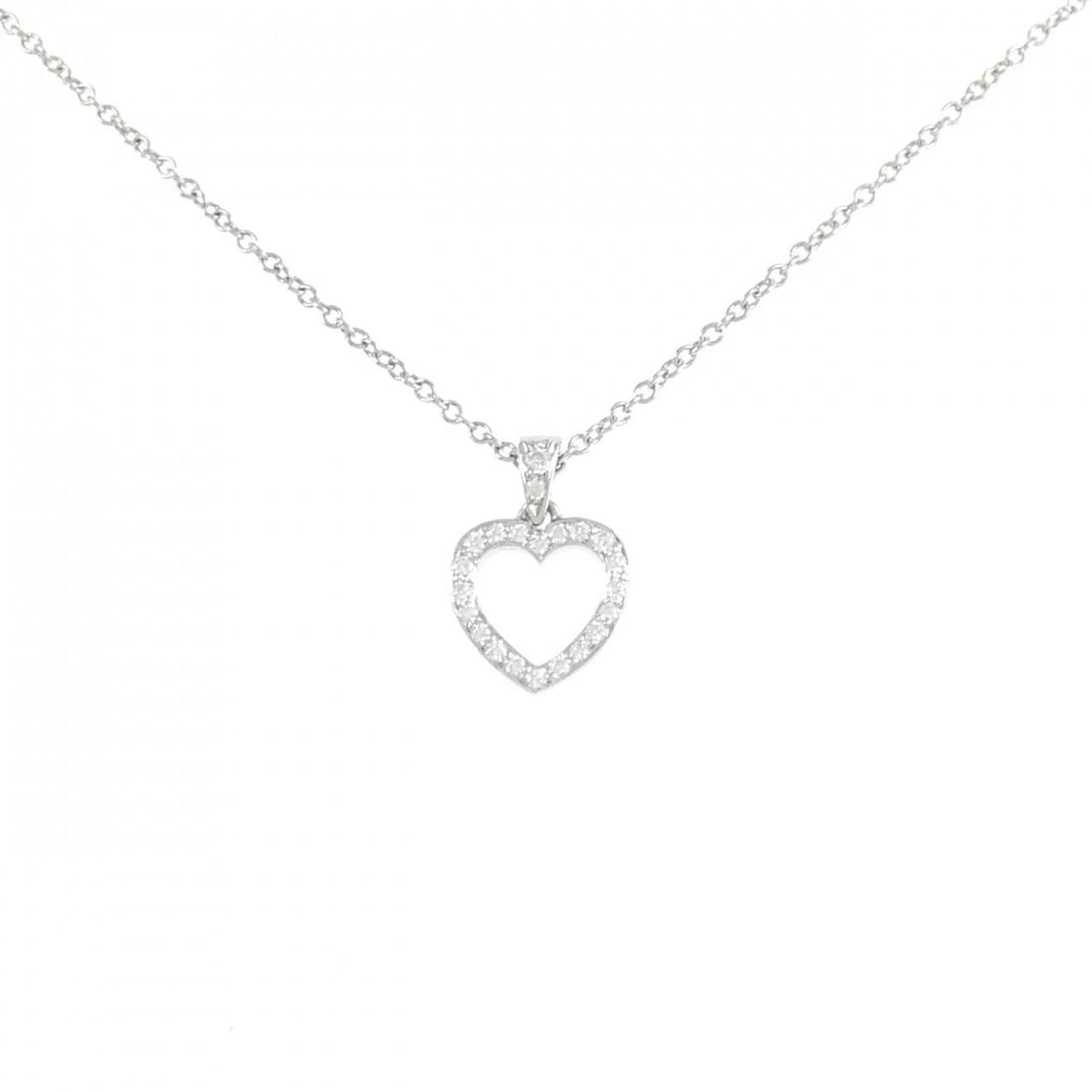 TIFFANY OUTLINE HEART SMALL NECKLACE: Tiffany Outline Heart Small Necklace Brand: Tiffany Type: Necklace Material: Platinum 950 Main Stone/Creation Natural Color: Platinum Size: 41cm Accessories: None Accessories Notice: When