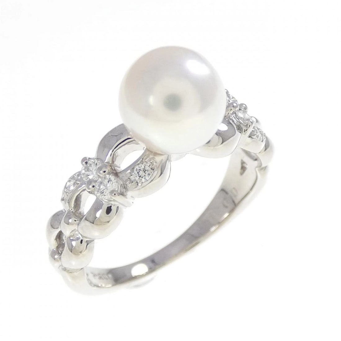 TASAKI AKOYA PEARL RING: TASAKI Akoya Pearl Ring Brand: TASAKI Type: Ring Material: Platinum 900 Main Stone/Creation Akoya Pearl 7.4mm Color: Platinum Size: 6.5 (US size) Accessories: None Accessories Notice: When