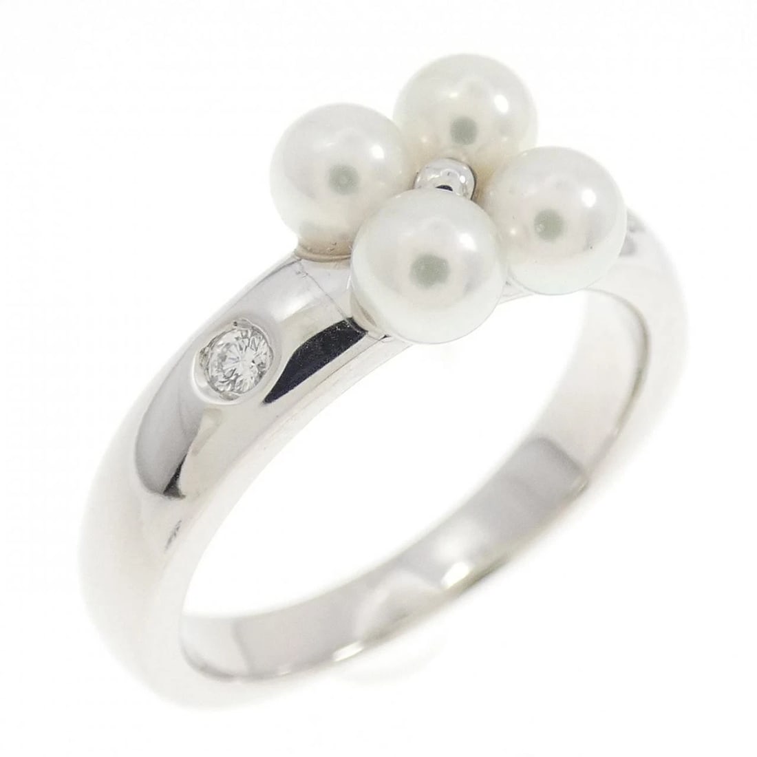 MIKIMOTO AKOYA PEARL RING: MIKIMOTO Akoya Pearl Ring Brand: MIKIMOTO Type: Ring Material: K18 White Gold Main Stone/Creation Akoya Pearl Color: White Gold Size: 4.5-5 (US size) Accessories: None Accessories Notice: