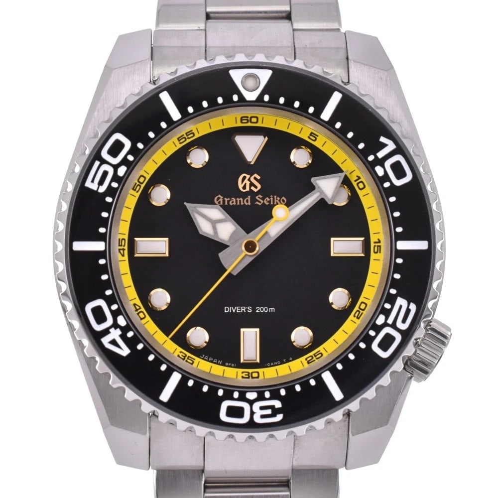 SEIKO GS SPORTS COLLECTION QUARTZ WATCH: SEIKO GS Sports Collection Quartz Watch Brand: SEIKO Type: Wristwatch Material: Band Material Stainless Steel, Case Material Stainless Steel Color: Dial Color Black / yellow Band Color Silver Case