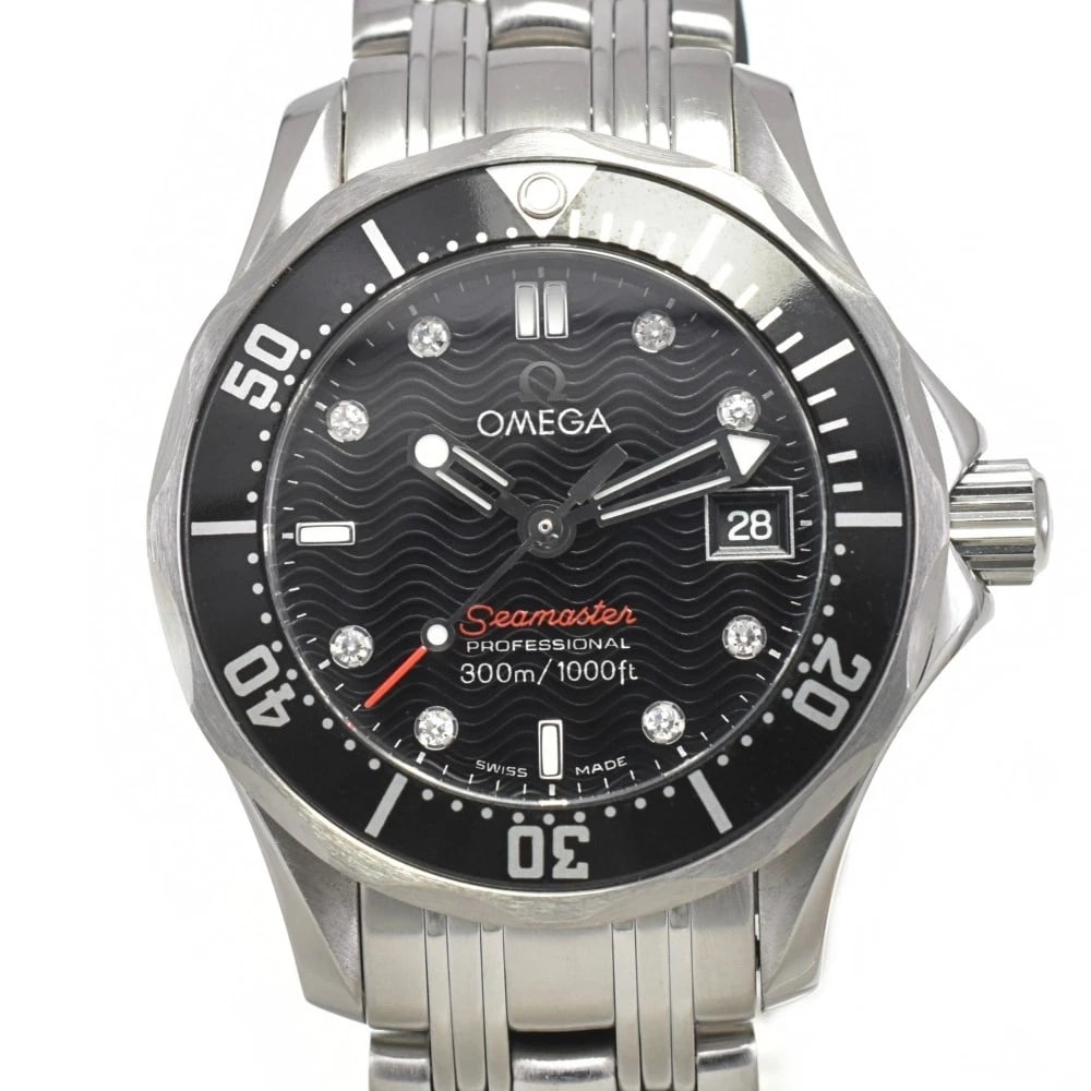 OMEGA SEAMASTER DIAMOND QUARTZ WATCH: OMEGA Seamaster Diamond Quartz Watch Brand: OMEGA Type: Wristwatch Material: Band Material Stainless Steel, Case Material Stainless Steel Color: Dial Color black Band Color Silver Case Color Silver