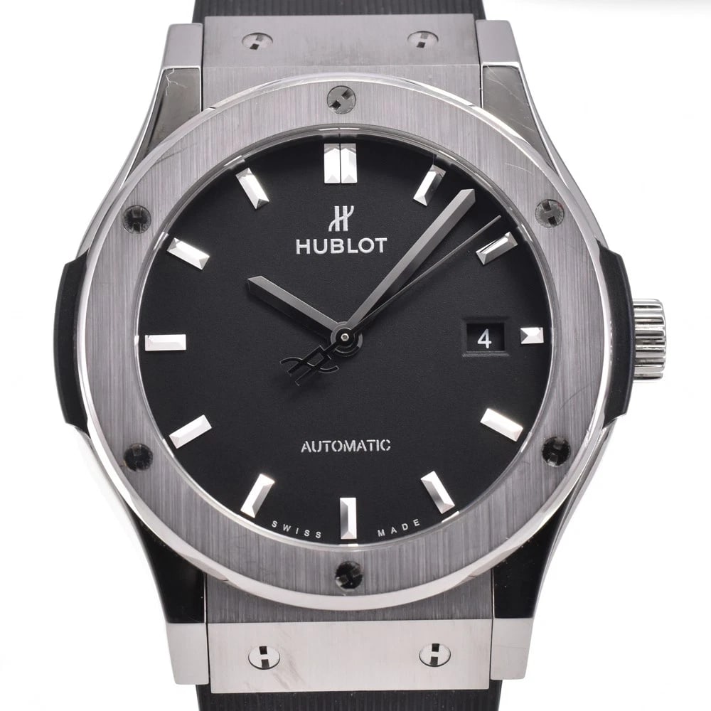 HUBLOT CLASSIC FUSION TITANIUM WATCH: HUBLOT Classic Fusion Titanium Watch Brand: HUBLOT Type: Wristwatch Material: Band Material rubber, Case Material titanium Color: Dial Color black Band Color black Case Color Silver Size: Case siz