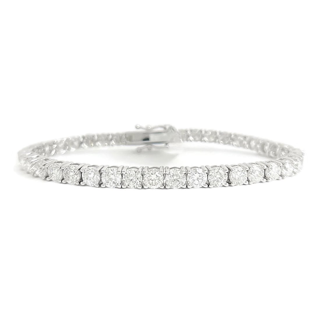ROUND DIAMOND TENNIS BRACELET 14K WHITE GOLD: Round Diamond Tennis Bracelet 14K White Gold Brand: Unbranded Type: Bracelet Material: 14K White Gold Main Stone/Creation Natural Color: Silver Size: Length: 7 inches Width: 4.3 mm 