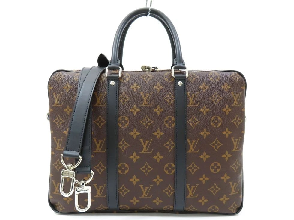 LOUIS VUITTON MONOGRAM MACASSAR PORTE-DOCUMENTS VOYAGE: Louis Vuitton Monogram Macassar Porte-Documents Voyage Brand: Louis Vuitton Type/Style: Handbag Material: Monogram Macassar Color: None Size: 37×27×6cm (W × H × G) / Handle: 33cm / Strap: