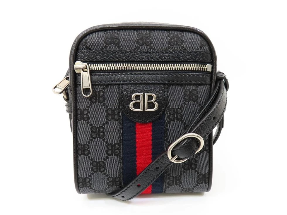 BALENCIAGA GUCCI CANVAS BLACK THE HACKER PROJECT SHOULDER BAG: Balenciaga Gucci Canvas Black The Hacker Project Shoulder Bag Brand: Balenciaga Type/Style: Handbag Material: Canvas/Leather Black Color: None Size: 17 x 14 x 5 cm (H x W x G) / Shoulder: 77-137 c