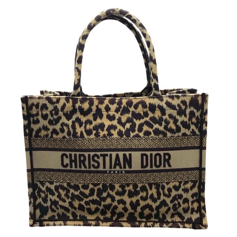 CHRISTIAN DIOR BOOK TOTE MEDIUM LEOPARD CANVAS: Christian Dior Book Tote Medium Leopard Canvas Brand: CHRISTIAN DIOR Type/Style: Handbag Material: Canvas Color: Leopard Size: W: 36cm / H: 26cm / D: 16.5cm Accessories: None Accessories