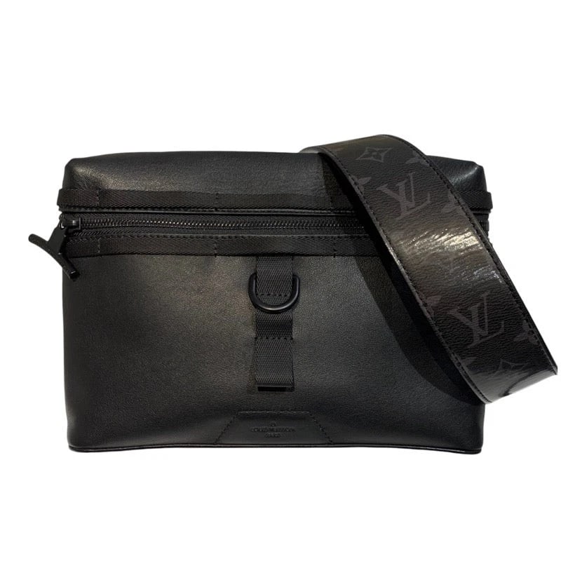 LOUIS VUITTON MESSENGER PM BLACK/DAMIER SHOULDER BAG: LOUIS VUITTON Messenger PM Black/Damier Shoulder Bag Brand: LOUIS VUITTON Type/Style: Handbag Material: Leather Color: Black/Damier Size: W: 25.5cm / H: 18cm / D: 4cm Accessories: None