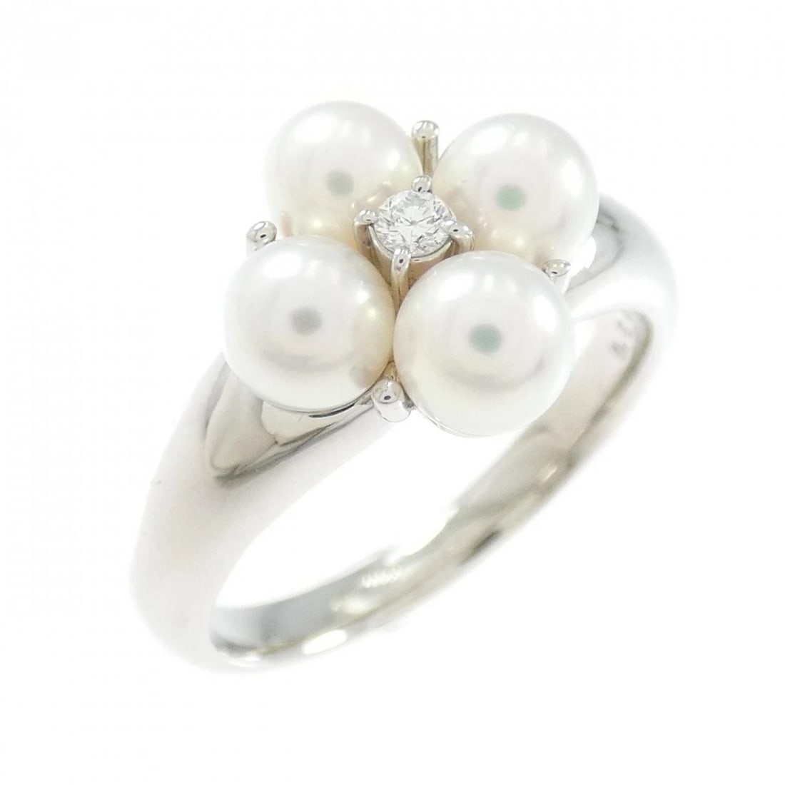 PERLITA MIKIMOTO AKOYA PEARL RING: PERLITA MIKIMOTO Akoya Pearl Ring Brand: PERLITA MIKIMOTO Type: Ring Material: Platinum 900 Main Stone/Creation Akoya Pearl Color: Platinum Size: 6.5 (US size) Accessories: None Accessories